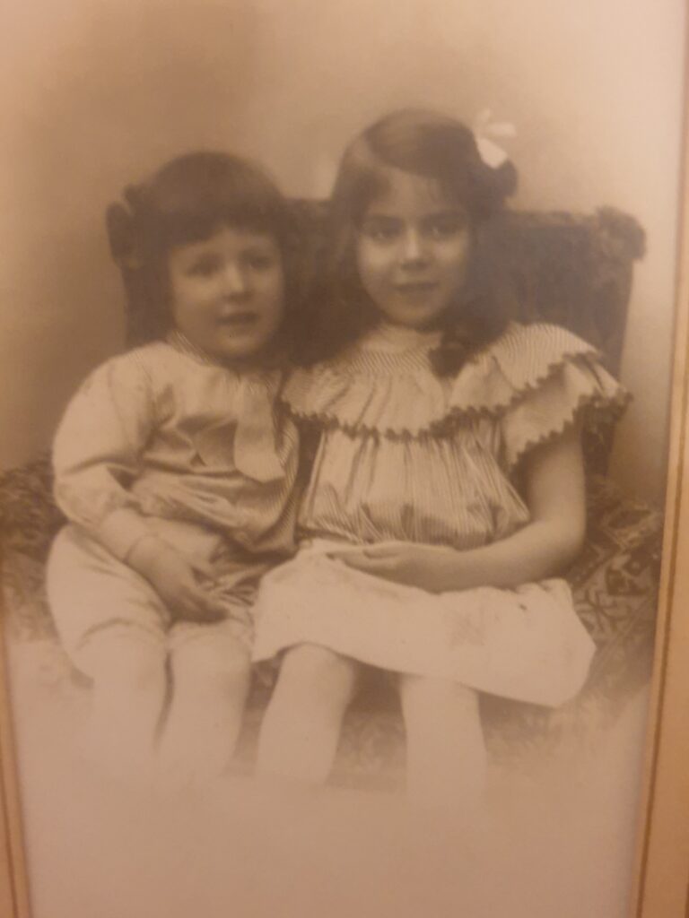 Madeleine et Jacques Zuber (Mme Camille Gros) (A7) vers 1905