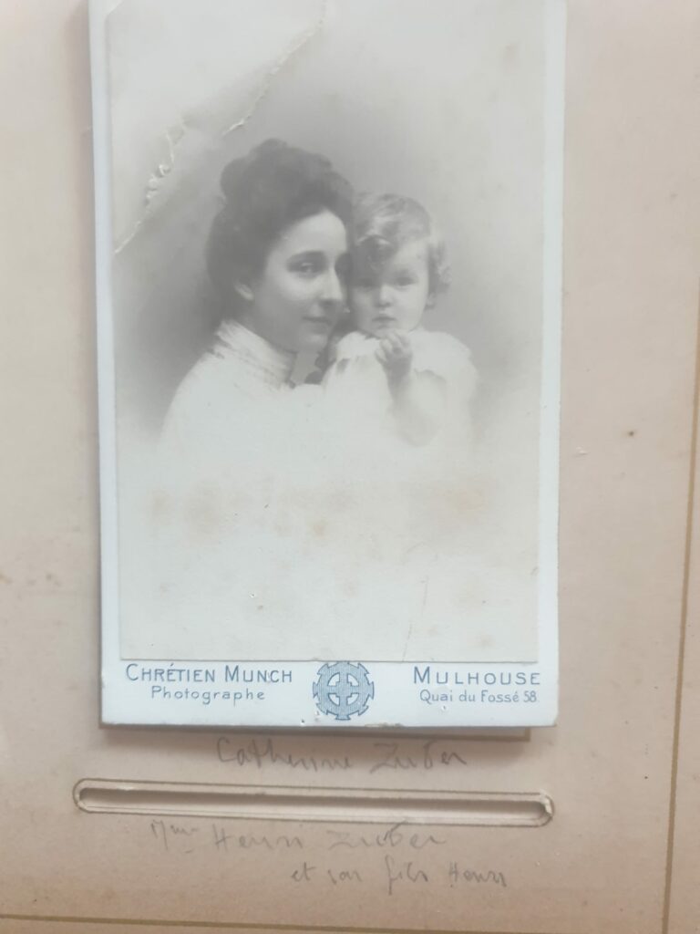 Catherine Zuber "Titine" (épouse Henri Zuber) et son fils Henri (A12) en 1902