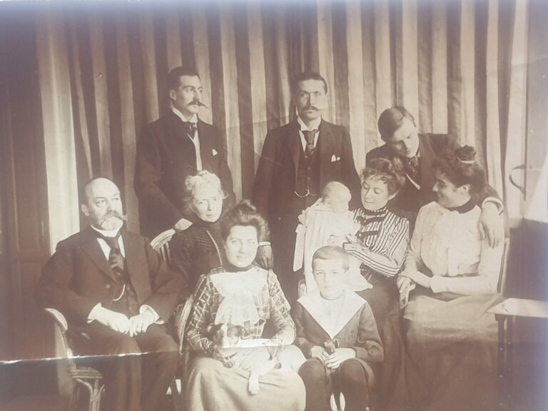 M et Mme Auguste Thierry-Mieg ; M et Mme Robert Zuber (et Daniel Zuber) ; M et Mme Paul Diemer ; Pierre, Marguerite, et Jean Thierry-Mieg en 1900 [coll Catherine Biville]